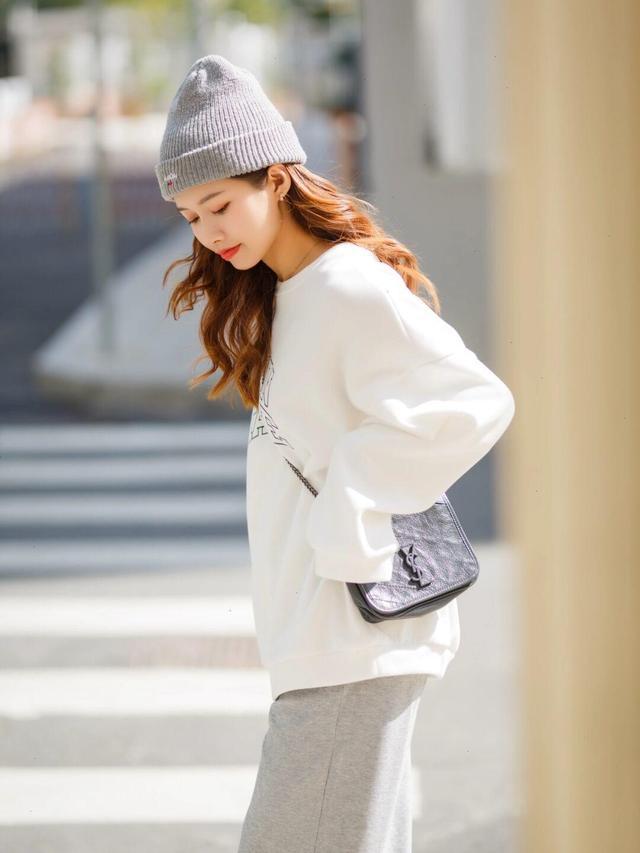 黑色 羽绒服也能够搭配出一种中性的帅气女人风格