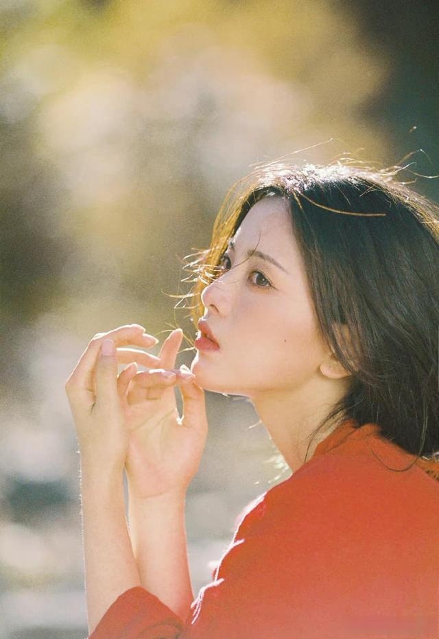 眼睛4000年美人鞠婧祎&amp;AI建模脸杨超越，谁更美？