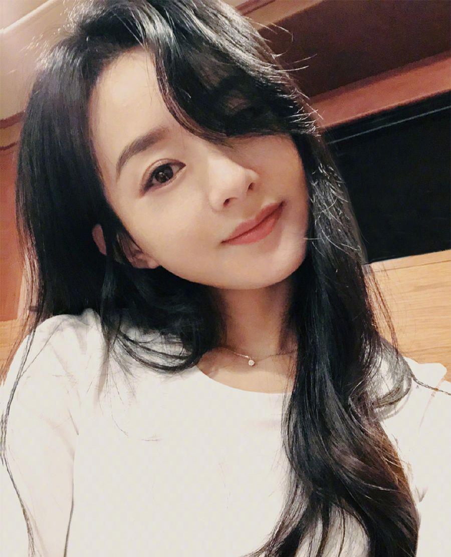 因为|赵丽颖演14岁少女太违和？看到拍摄花絮，终于理解导演的审美