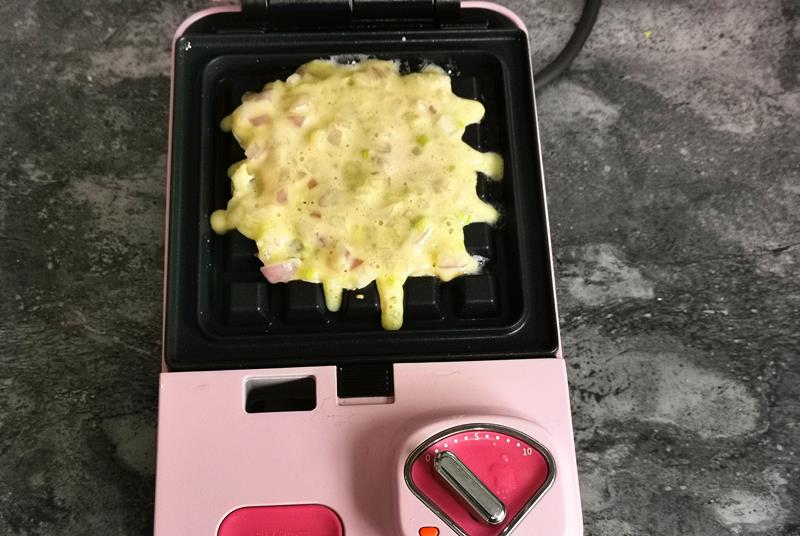 蔬菜|早餐这么做方便,蔬菜和蛋搅一搅,放锅中香味扑鼻,孩子抢着吃!