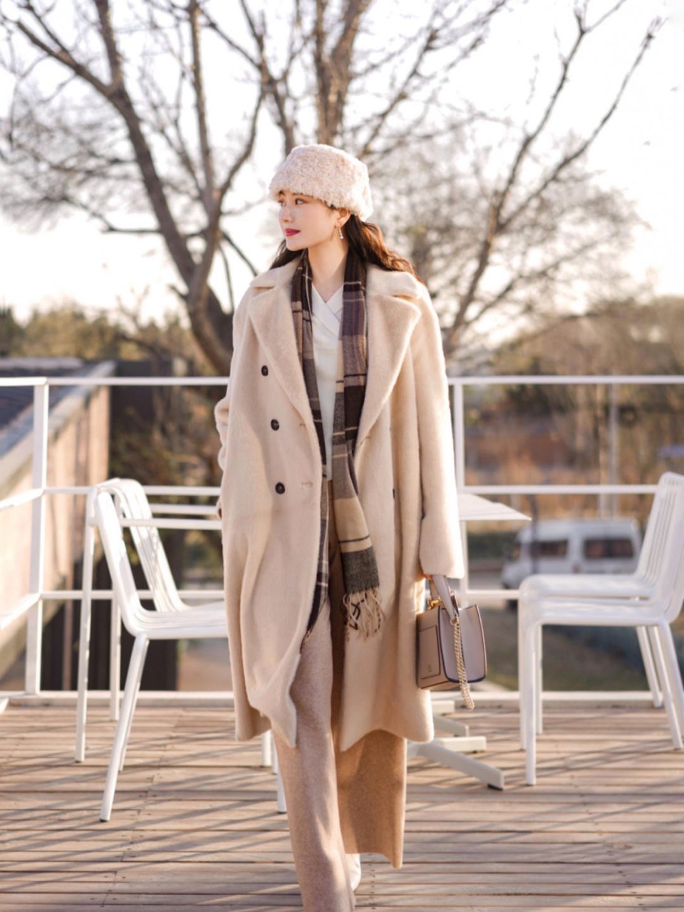 颜色 冬天皮草推荐：25-30岁小姐外套+半裙成熟又好看，高贵华丽显气质