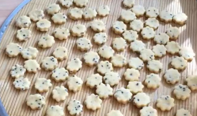 做法|面粉别只会蒸馒头了，换种做法，孩子超爱吃，我三天两头做一次