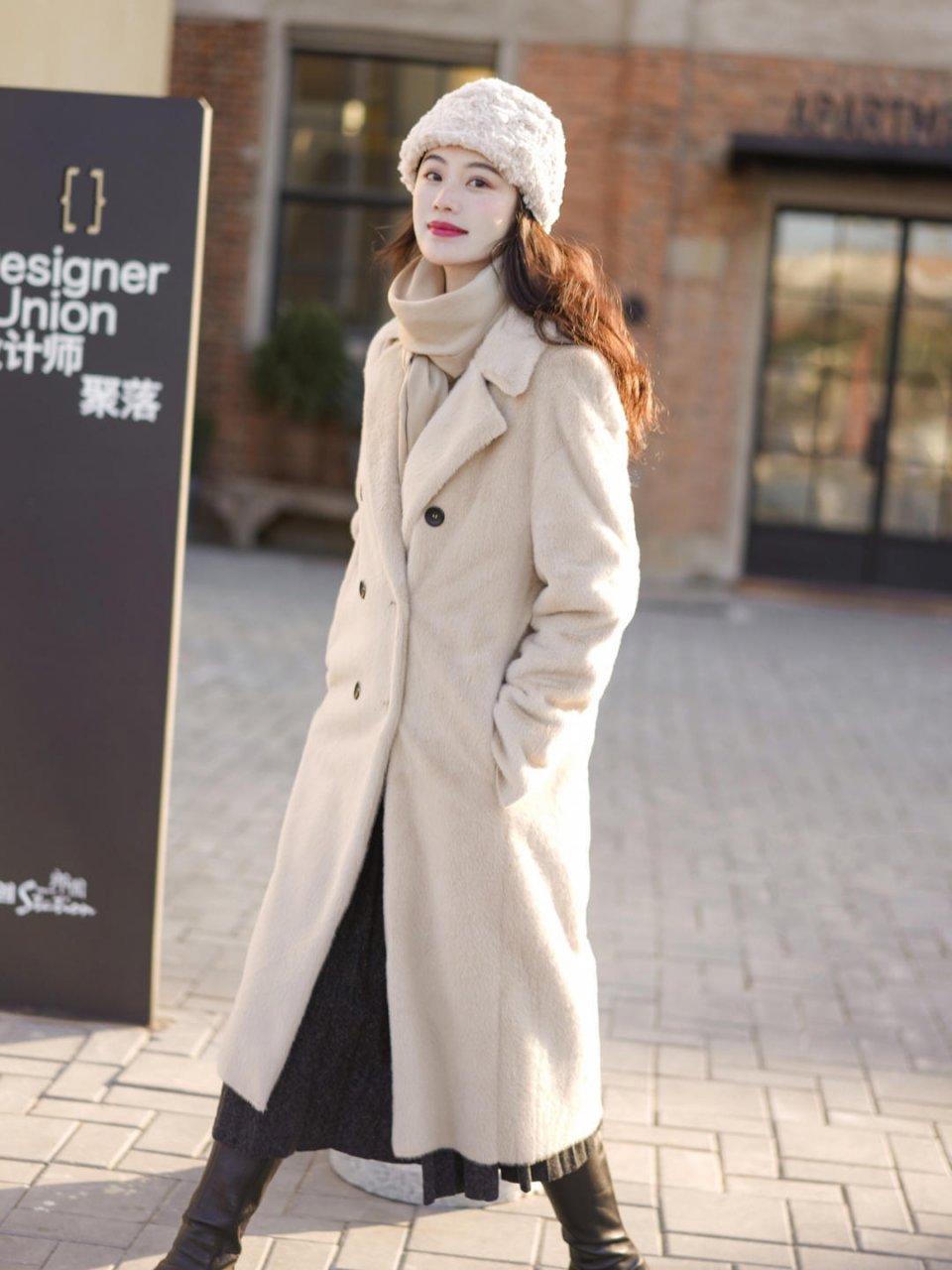 颜色 冬天皮草推荐：25-30岁小姐外套+半裙成熟又好看，高贵华丽显气质