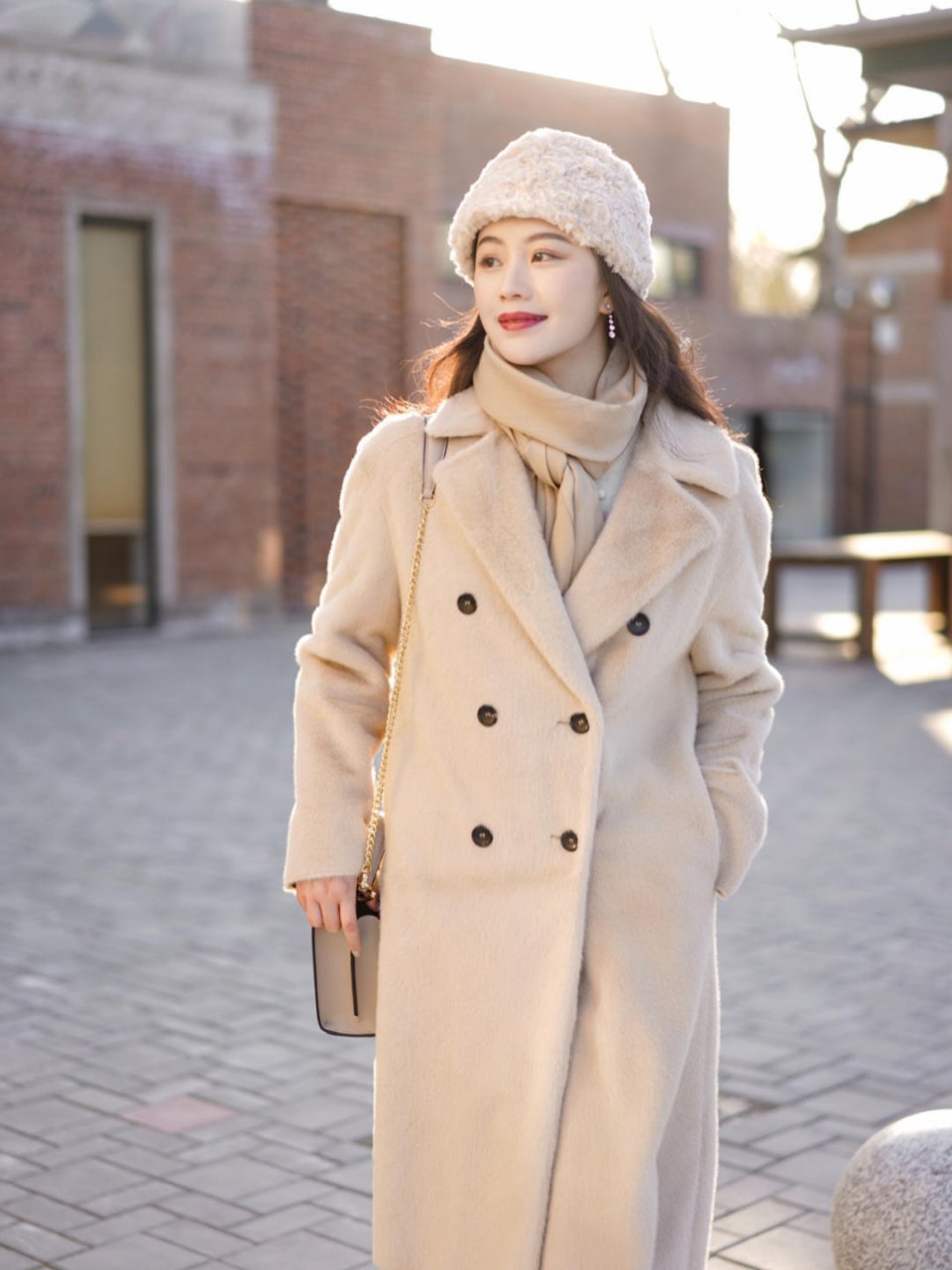 颜色 冬天皮草推荐：25-30岁小姐外套+半裙成熟又好看，高贵华丽显气质