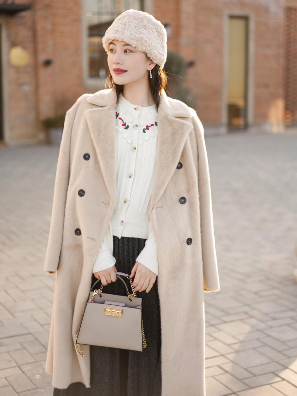 颜色 冬天皮草推荐：25-30岁小姐外套+半裙成熟又好看，高贵华丽显气质