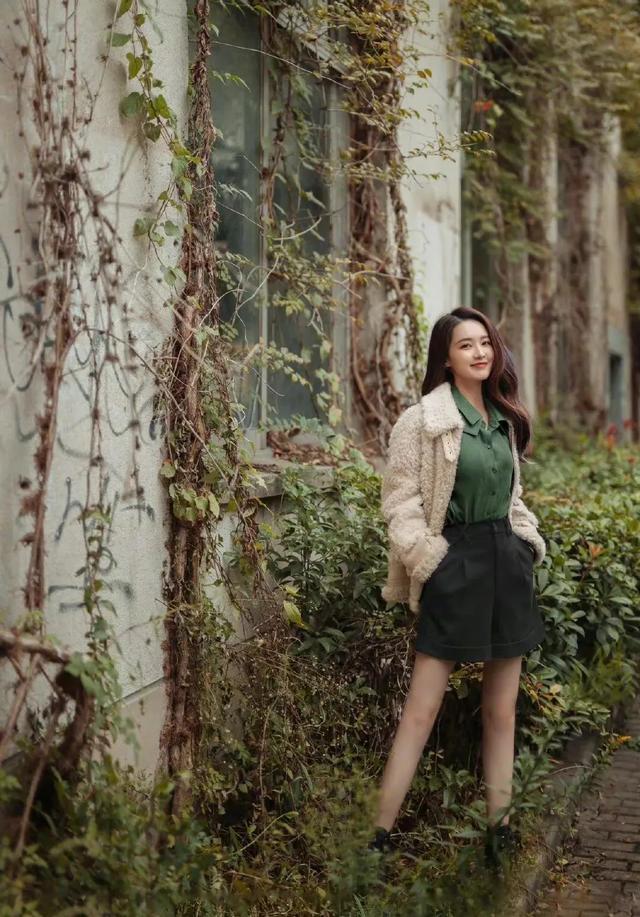 短裙 今年最流行的保暖穿搭,时髦好看的“不露腿”搭配