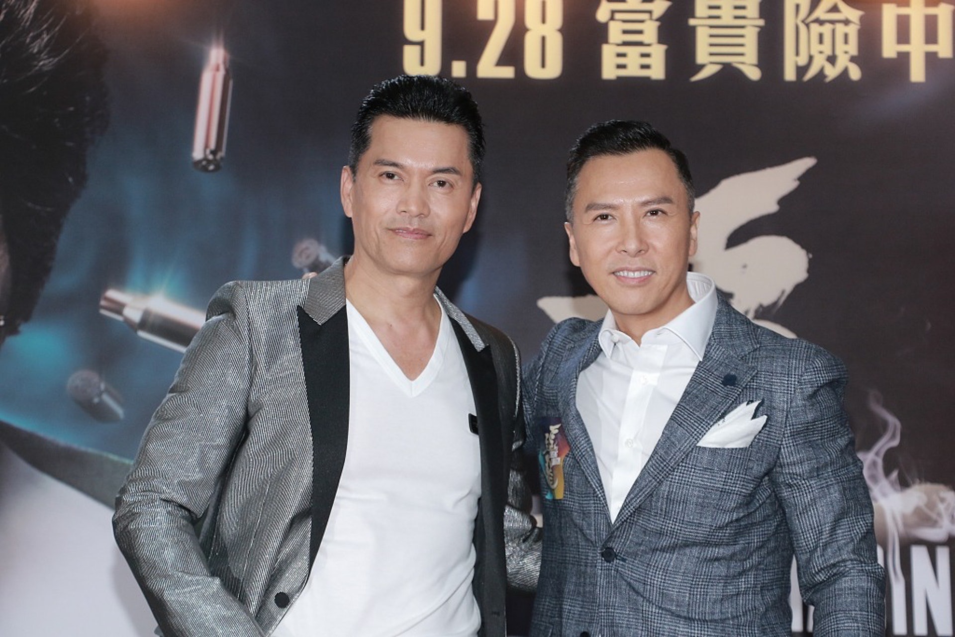 原创吕良伟儿子庆祝生日罕露脸身材肥胖长相憨厚与美女合照略害羞