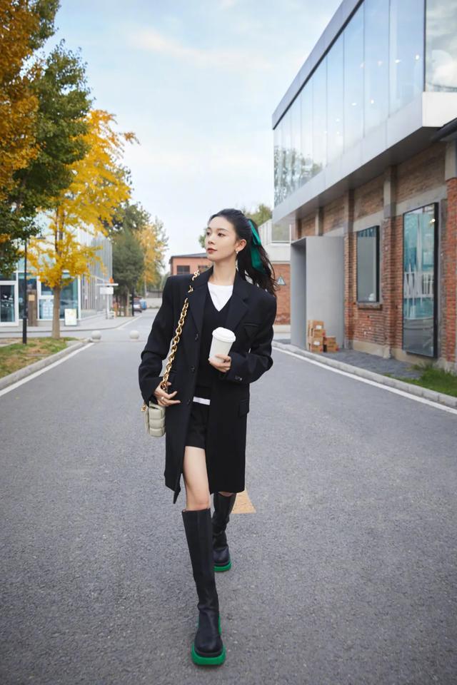 短裙 今年最流行的保暖穿搭，时髦好看的“不露腿”搭配