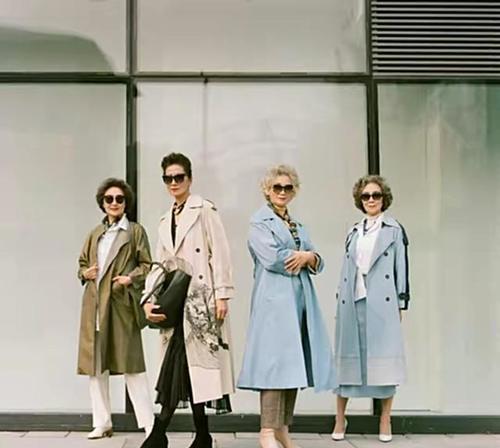 中老年 老年人不懂时尚?这群平均65岁的老年人的时尚穿搭,优雅好时髦