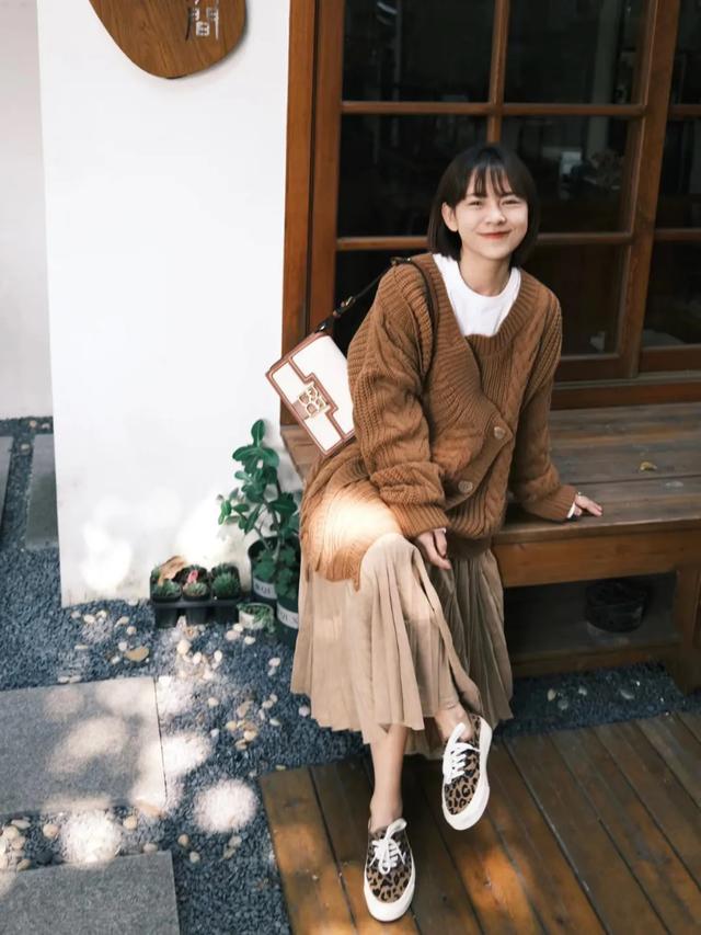 一身不会还有人还在穿“一身黑”吧？冬季最显白的小技巧来啦！