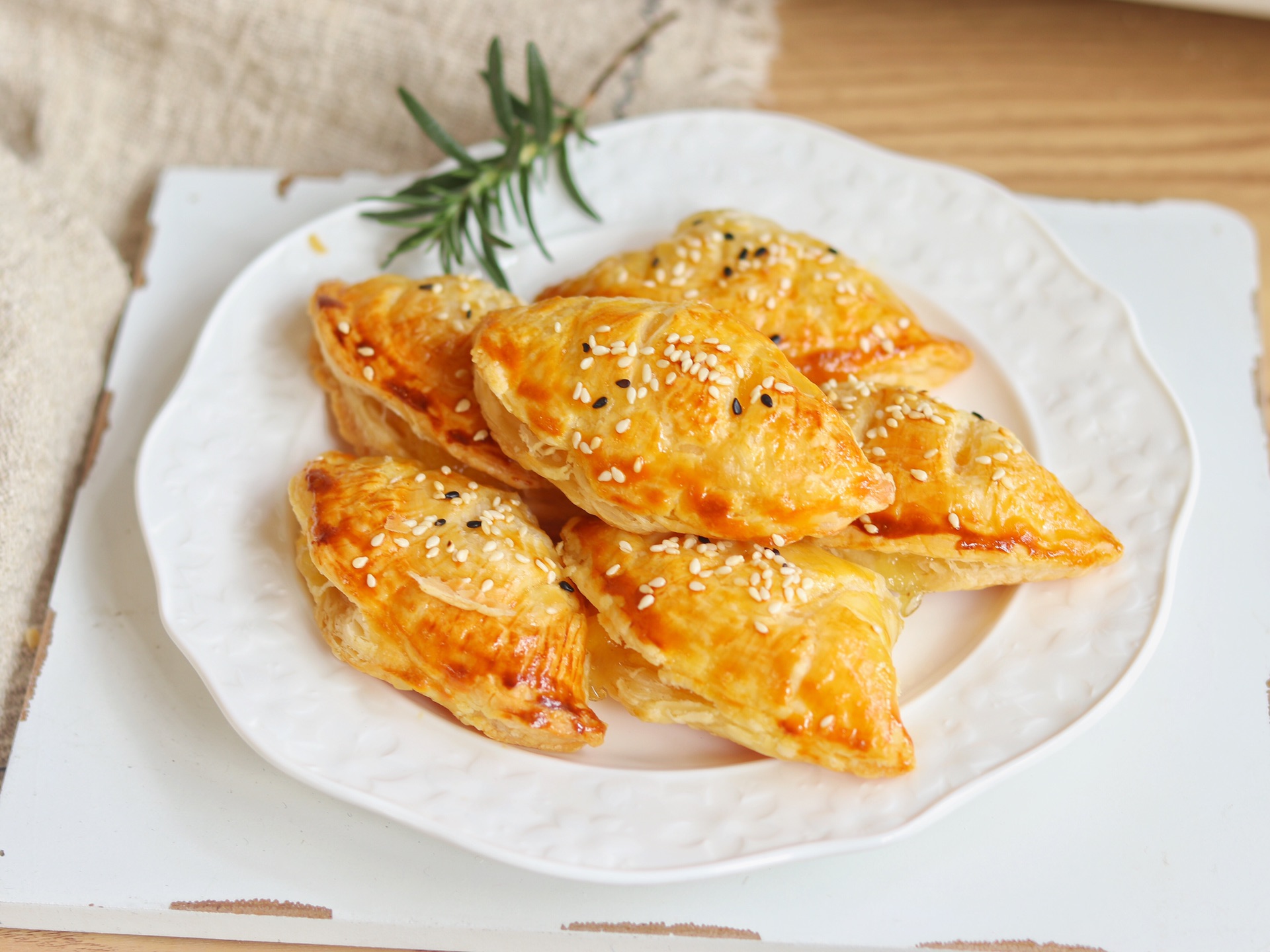 原创蛋挞皮不止能做蛋挞加1个菠萝做好吃的菠萝酥简单美味