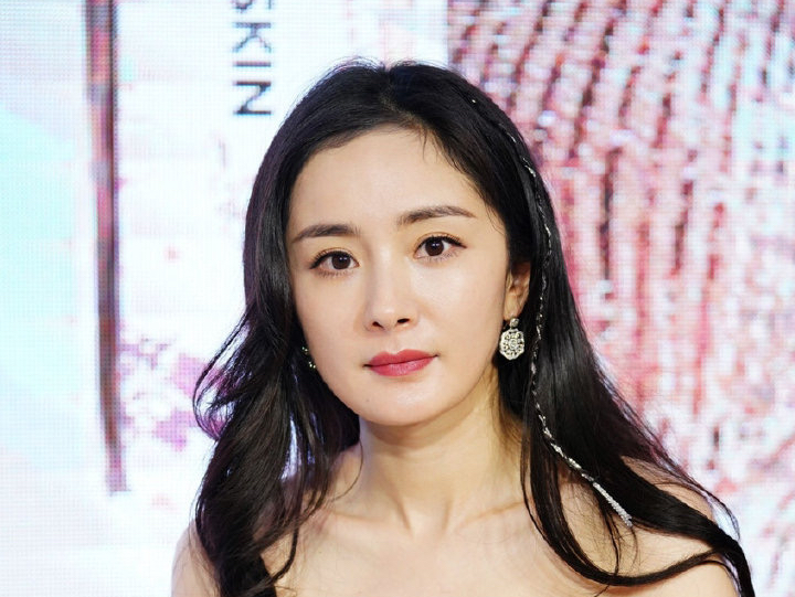 衣架外网无滤镜无美颜真实杨幂状态，真是岁月催人老吗？
