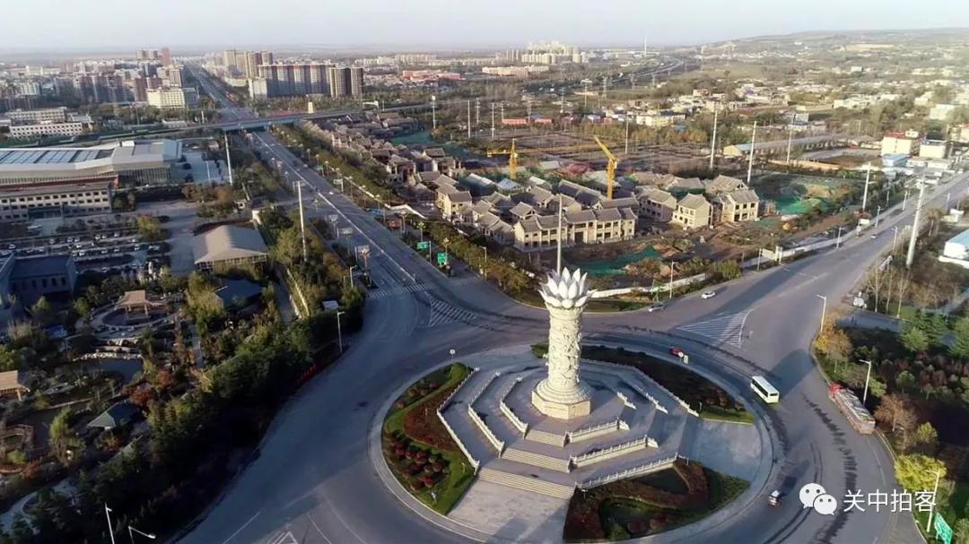 原创华阴市飞越华山脚下航拍宝莲灯雕塑