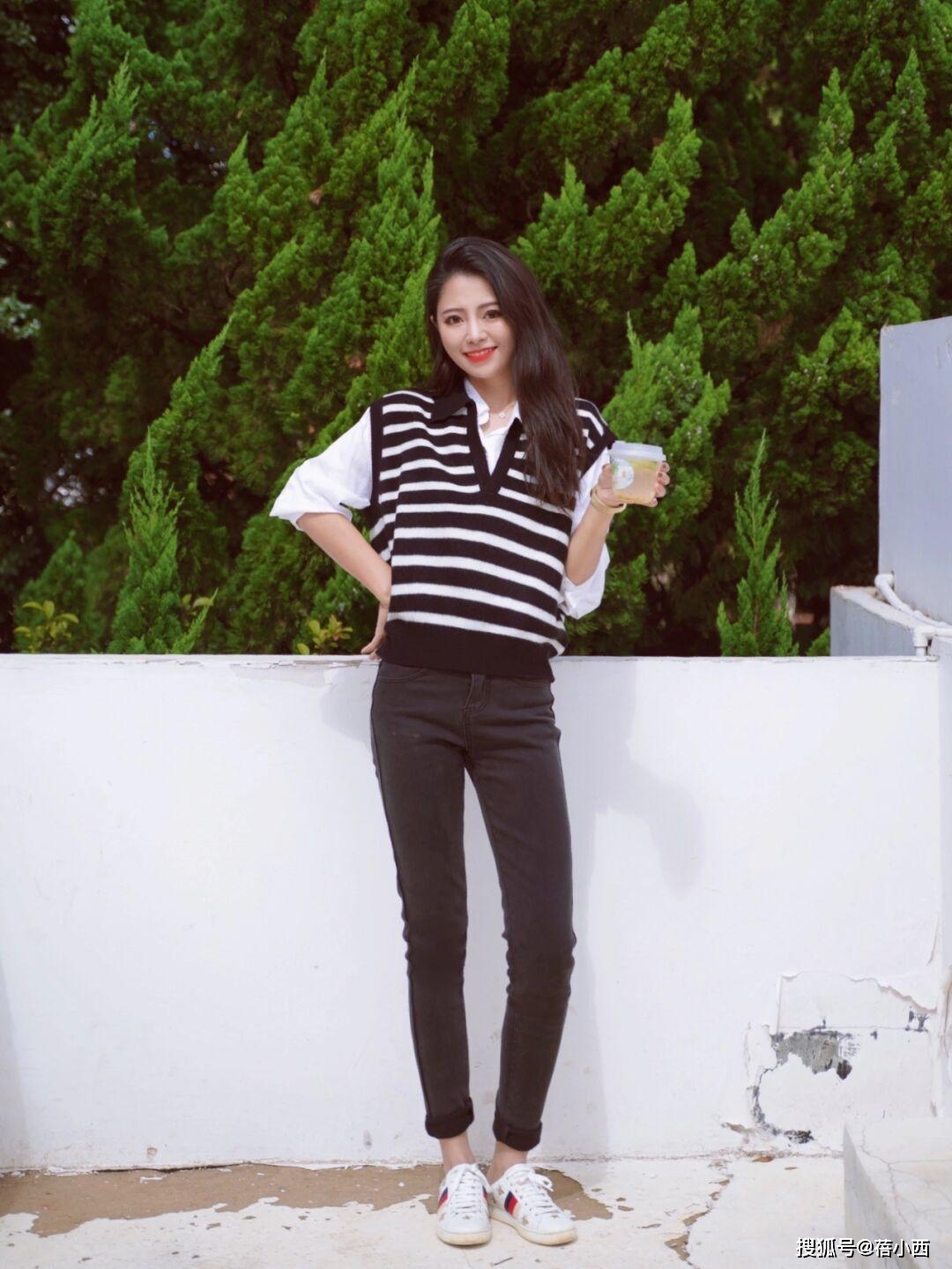 驼色 奔三奔四的女人会穿“毛衣”更时尚，搭配思路总结好了，值得借鉴