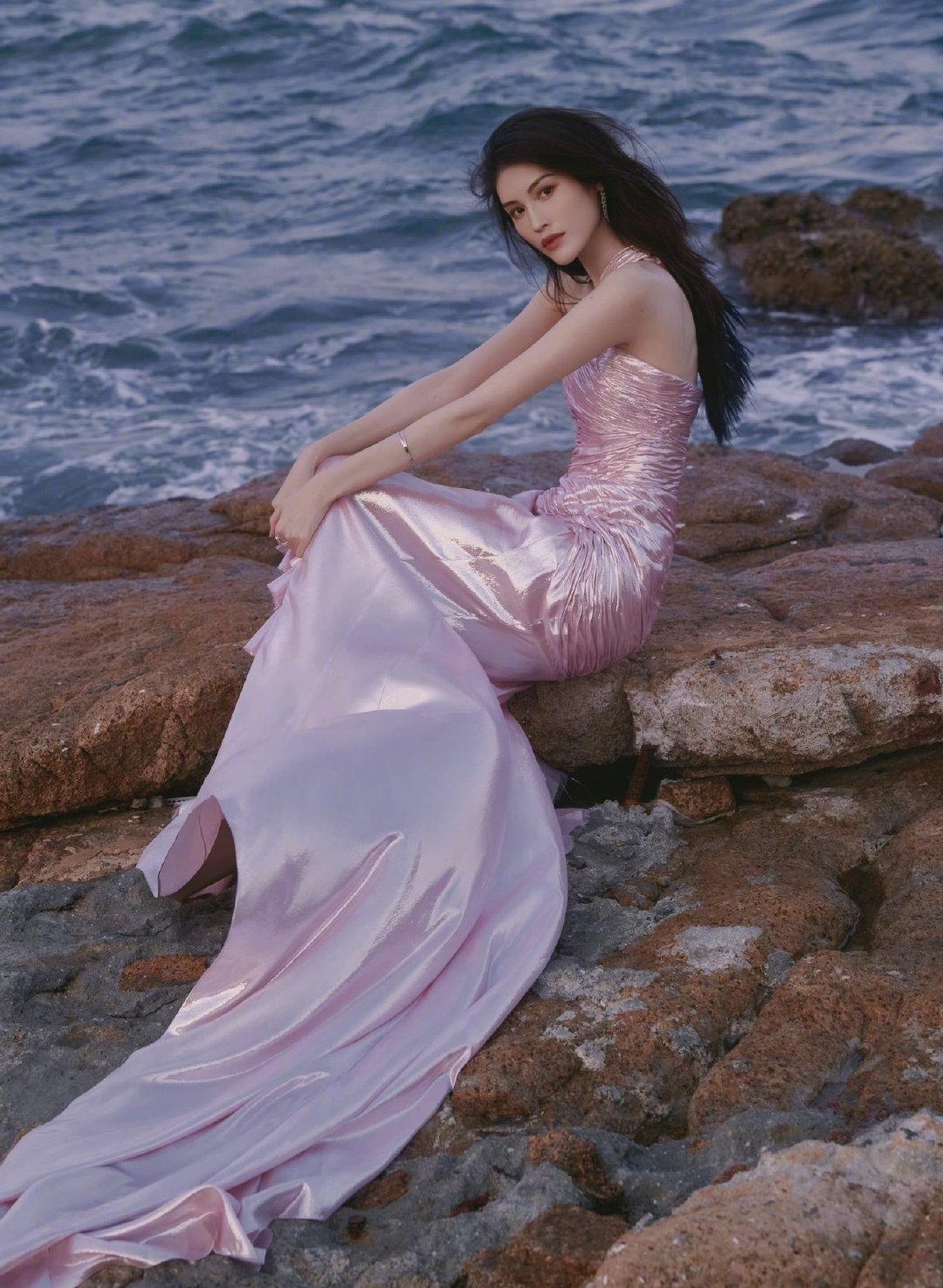 原创智族gq年度人物盛典明星出场方式各异女明星风中凌乱