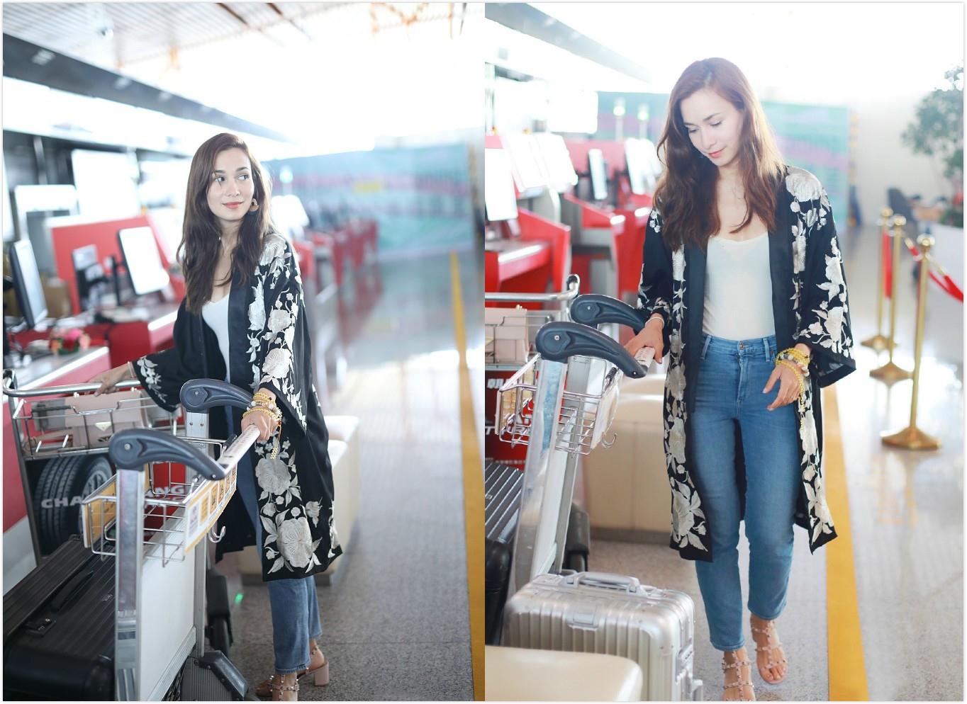 女友 她是韩庚女友,穿紧身衣牛仔裤配印花外套,简单却少女感十足