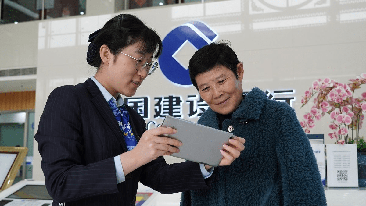 "建行到家"等工具,将银行服务便捷送上门