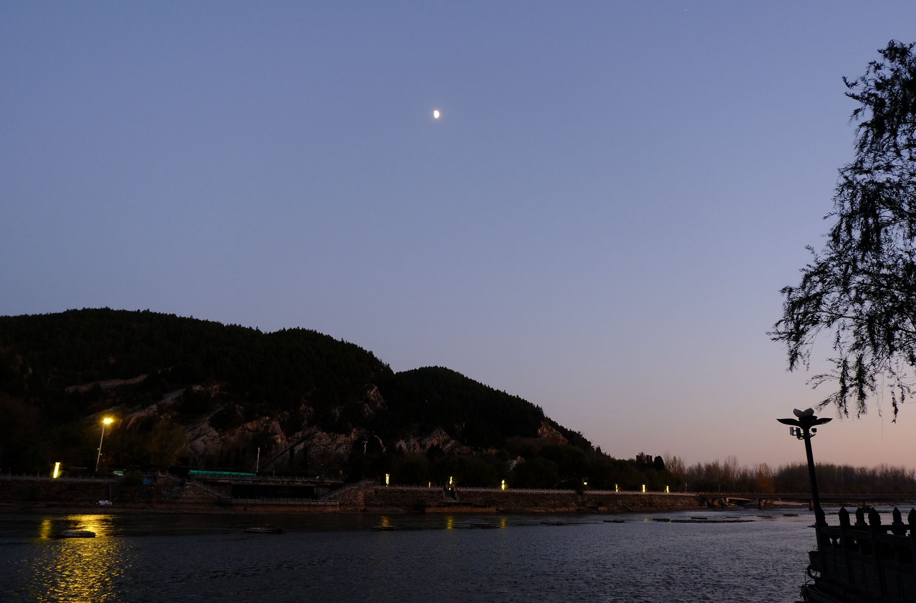 感觉|忽然就想去龙门石窟看看夜景。