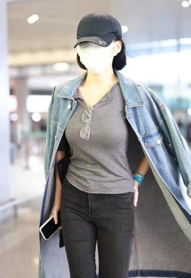 身材 纯欲风算是被许晴玩明白了!一身牛仔看似休闲,针织小衫才是关键?