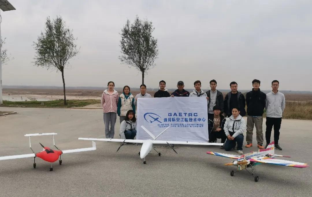 西安航空学院自主研发设计的“三文鱼”无人机试飞成功