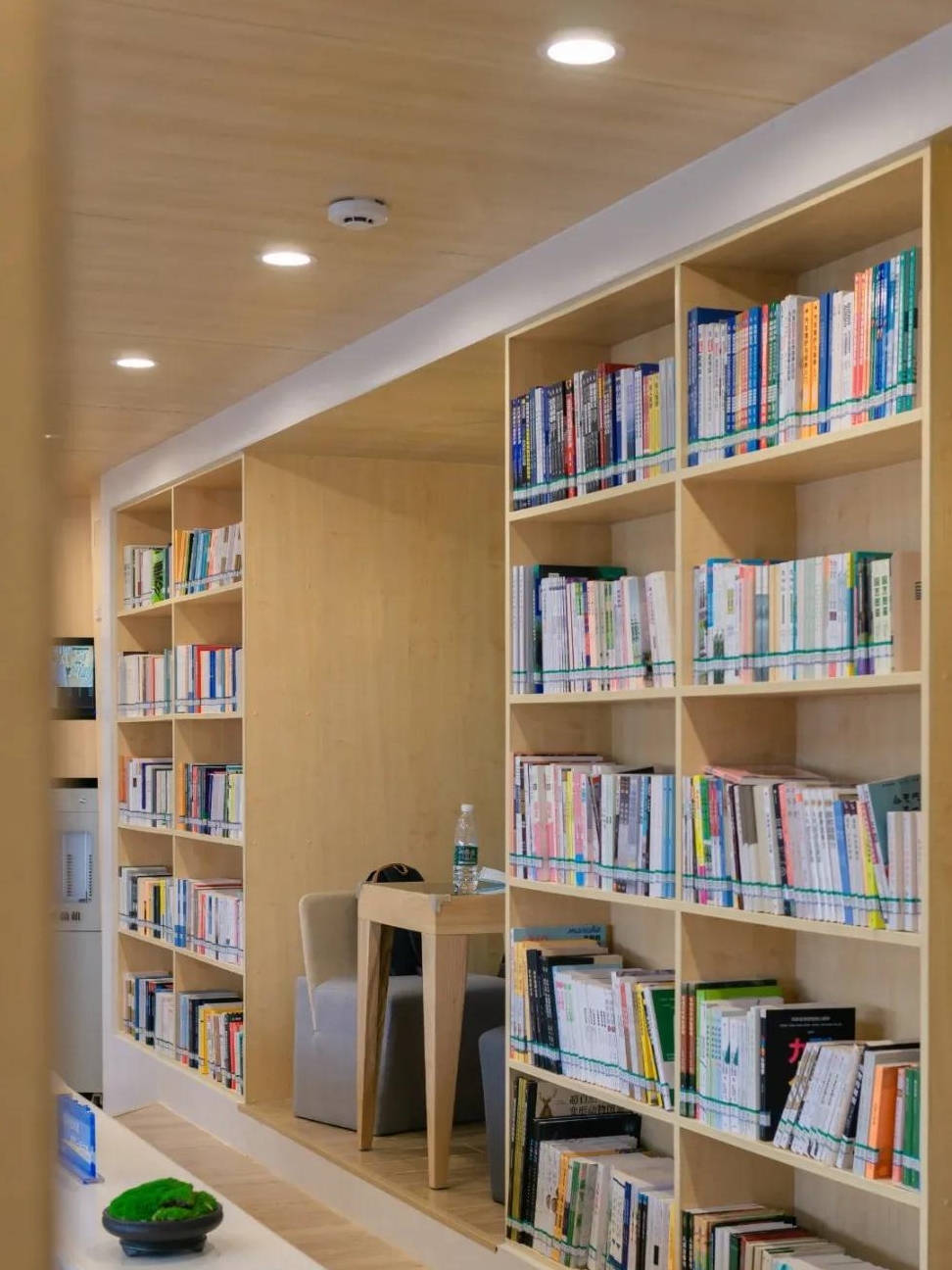 深圳能看海的图书馆，180度的观海视野，地铁8号线直达