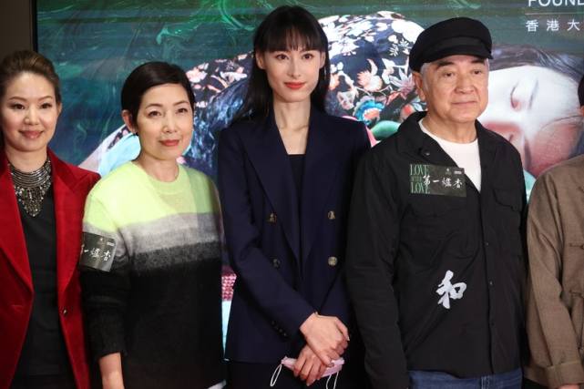 感觉离了美颜滤镜，梁洛施脸松弛发腮明显，才33就成了地道的老阿姨！