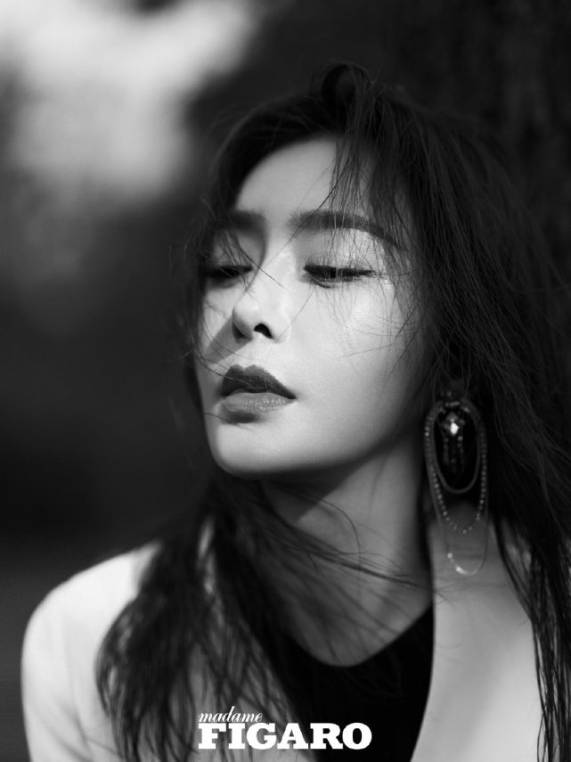 女王 “白月光”秦岚不扮古装照样惊艳！演绎出百变职场女王，气质绝杀