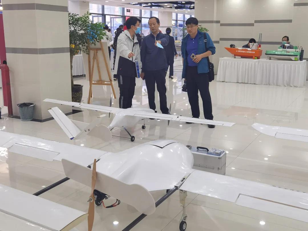 西安航空学院自主研发设计的“三文鱼”无人机试飞成功