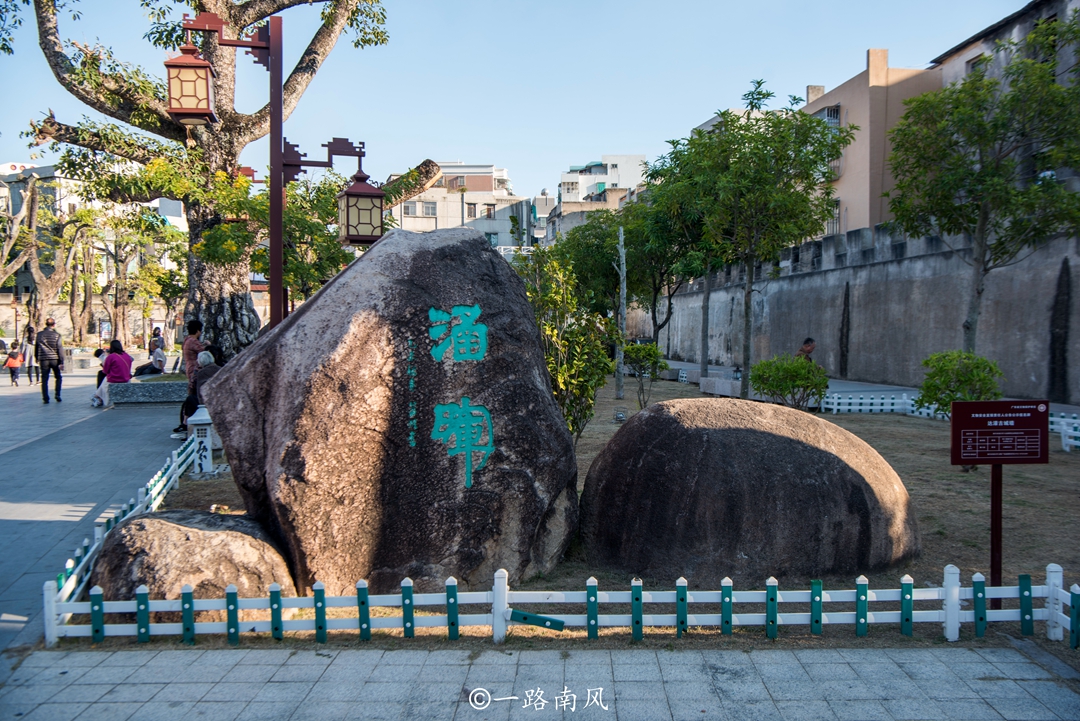 顺便查一下附近有什么好玩的地方,发现距离最近的是达濠古城