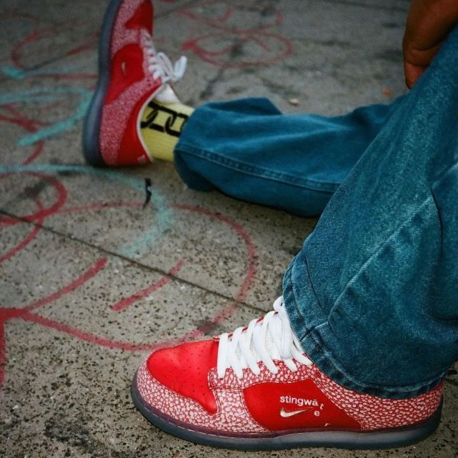 鞋贩子狂欢大量耐克dunk突然暴涨不是说崩盘了吗