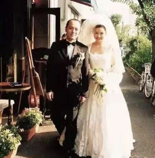 因为|邱淑贞和30亿富豪结婚那天，有人致电富豪：你的老婆，当过王晶的三儿