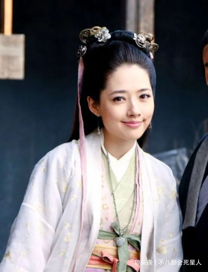 女神5位高颜值女神，一穿上古装就违和，远离古装是最正确的决定