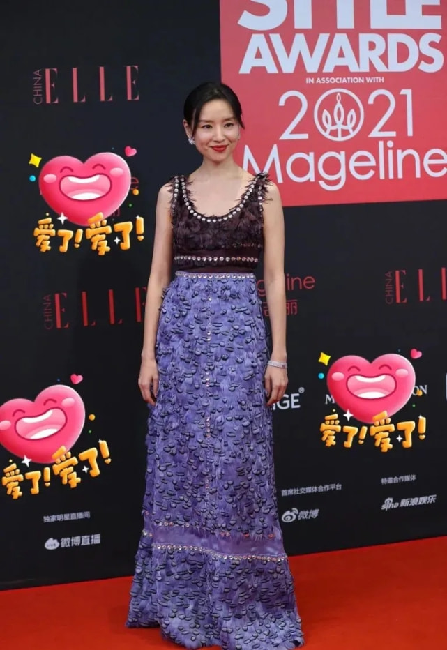 黑色 董洁离开修图,双颊凹陷浮肿苍老,但41岁自然老倒是真实不装!