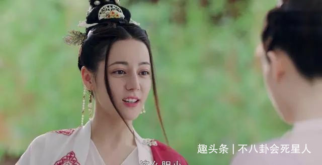 女神5位高颜值女神，一穿上古装就违和，远离古装是最正确的决定