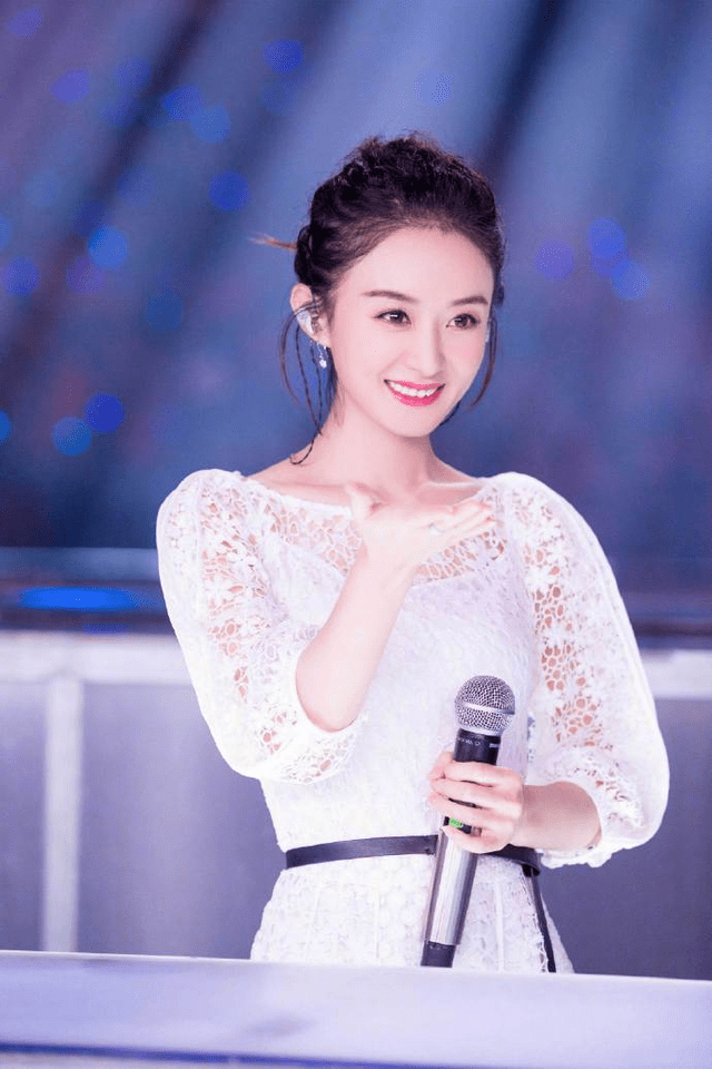 设计 赵丽颖当妈后气质还那么清新甜美！裸色连衣裙优雅娴静，高级精致