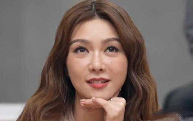 身材被称为“香港最后的少女”，如今40岁长这样你敢信？