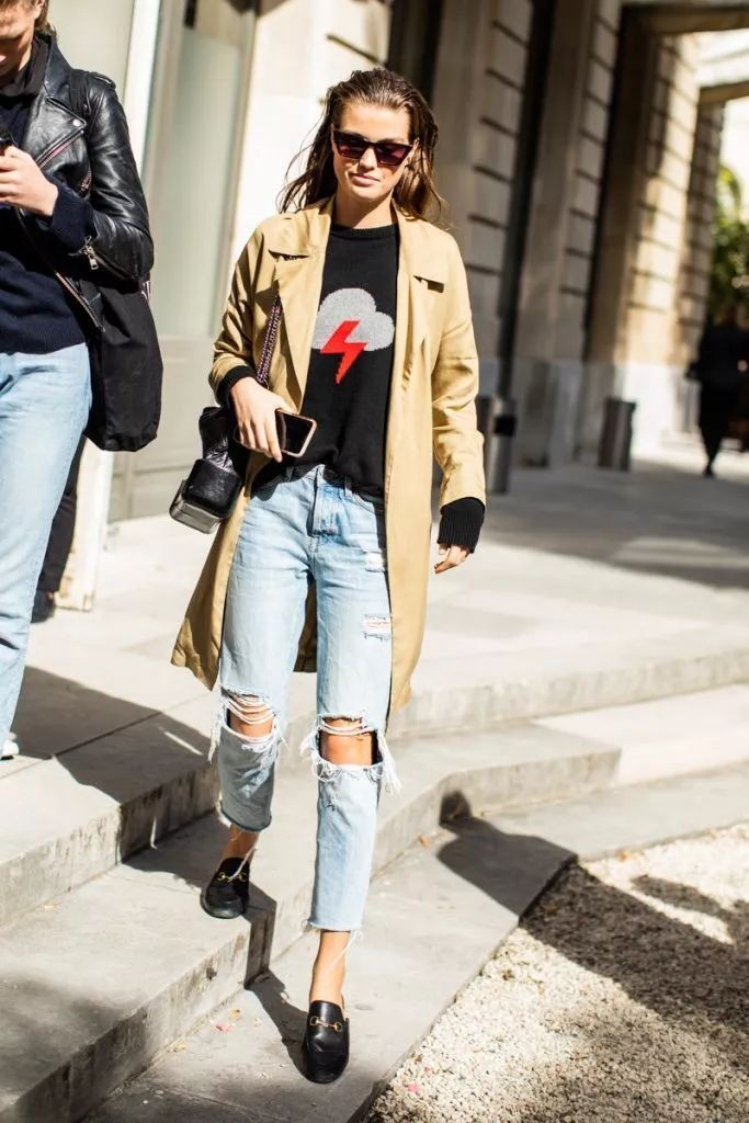 式样 今冬回头率很高的搭配“风衣+乐福鞋”，时尚优雅，尽显女性风度