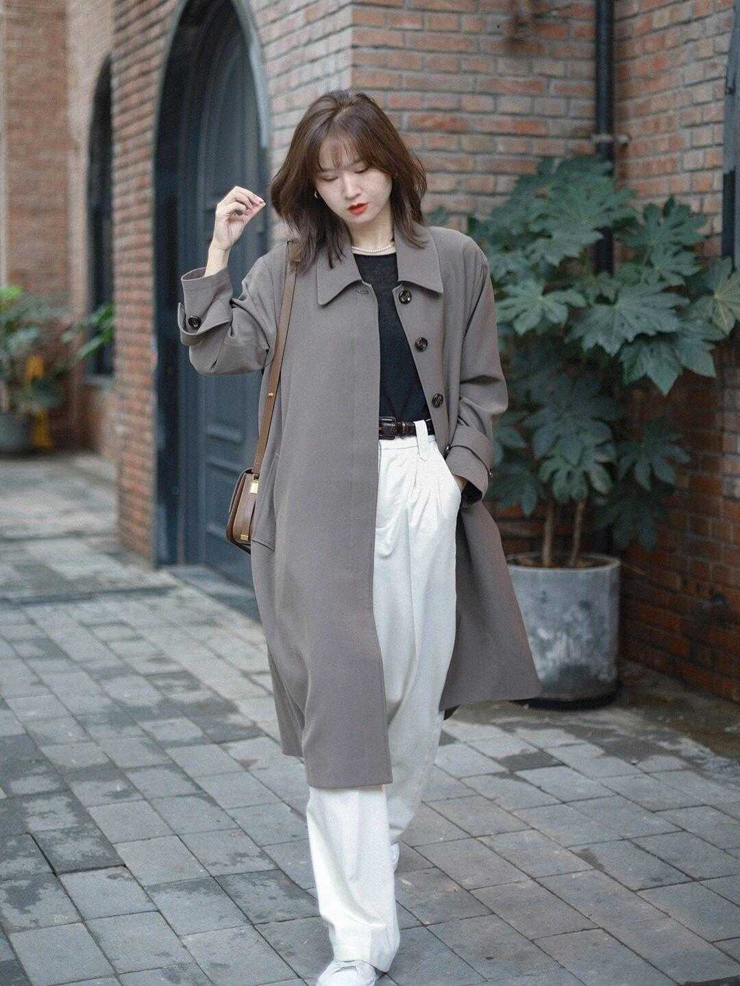 身材 微胖女生冬天怎么选裤子？这几条裤子遮肉显瘦又百搭，冬天穿刚好
