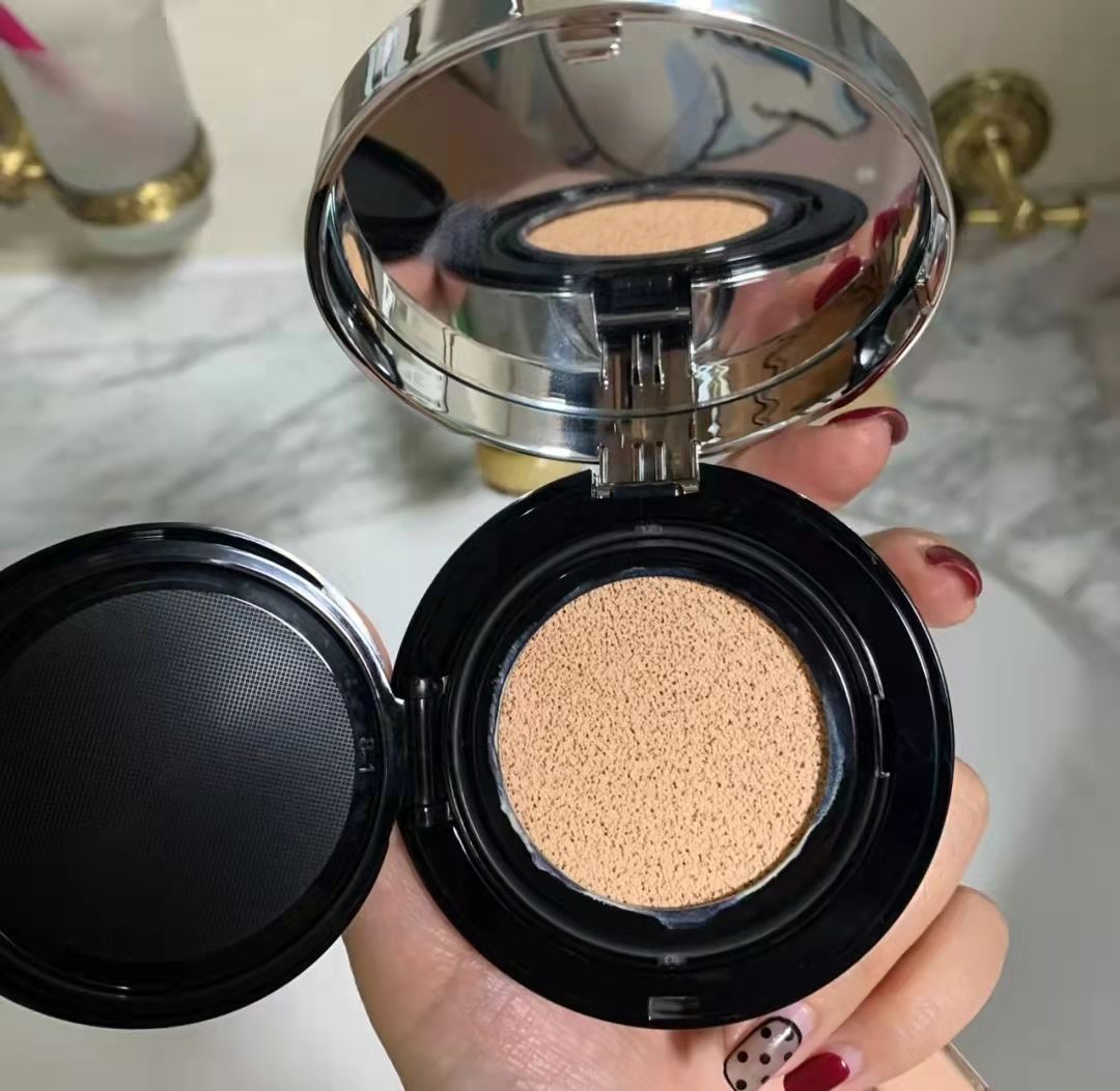 产品混合皮女生怎么选粉底?这4款高遮瑕、粉感细腻,值得入手!