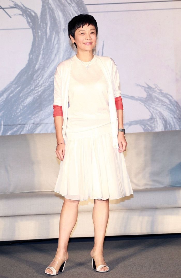 张艾嘉满脸皱纹却优雅如初网友60岁该有的样子值得佩服