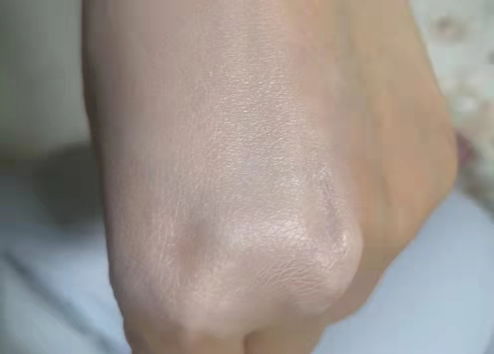 产品混合皮女生怎么选粉底?这4款高遮瑕、粉感细腻,值得入手!