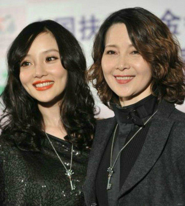 李小璐妈妈榜富豪抢闺蜜男友,情史比女儿都狗血_张伟欣