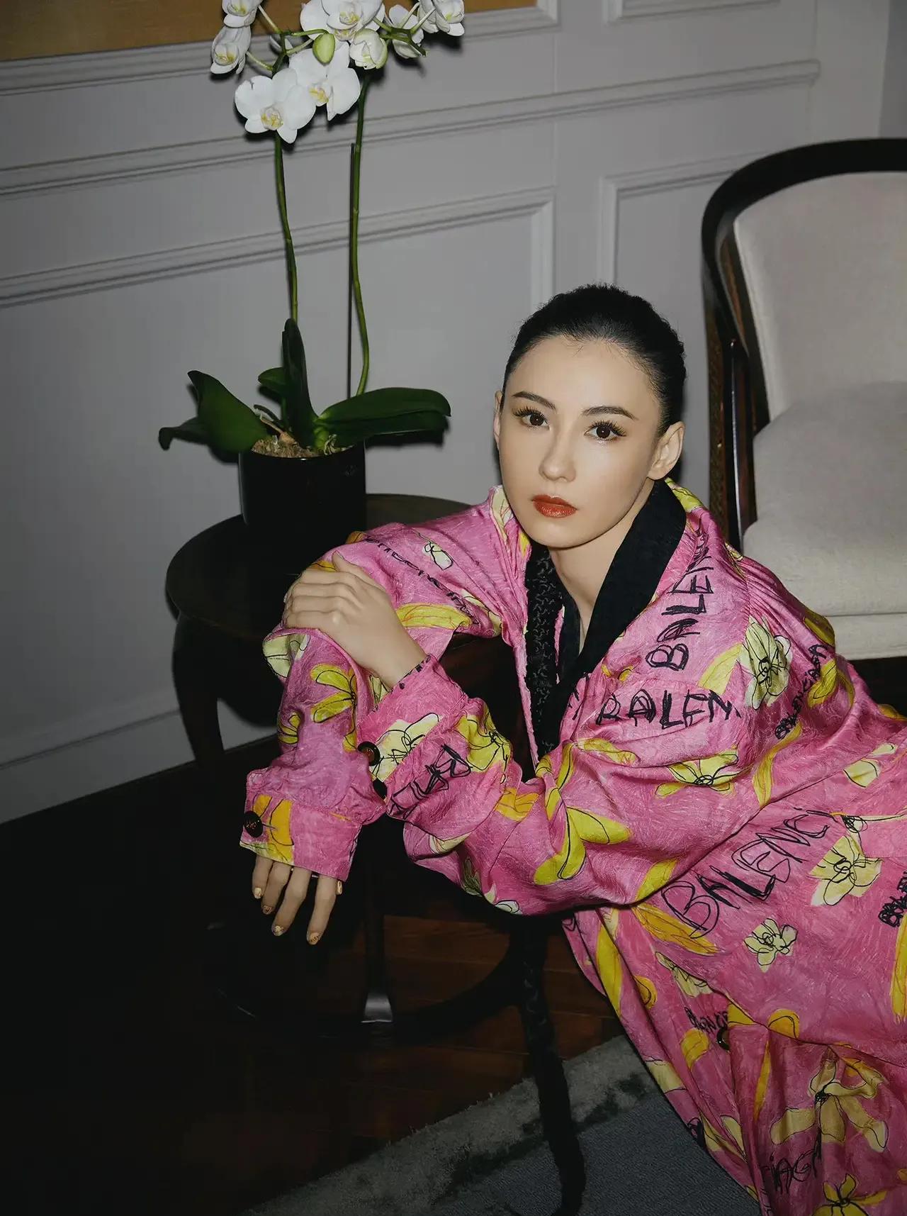 活动 哪有什么不老女神！张柏芝生图太老了，戚薇脸垮刘雯爆炸头没法看