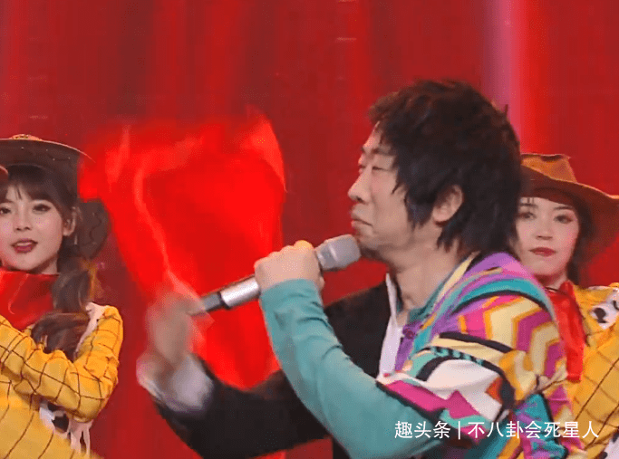 何炅嘴|芒果元宵会槽点多:何炅嘴瓢,沈梦辰戴美瞳扮老,四小花群魔乱舞