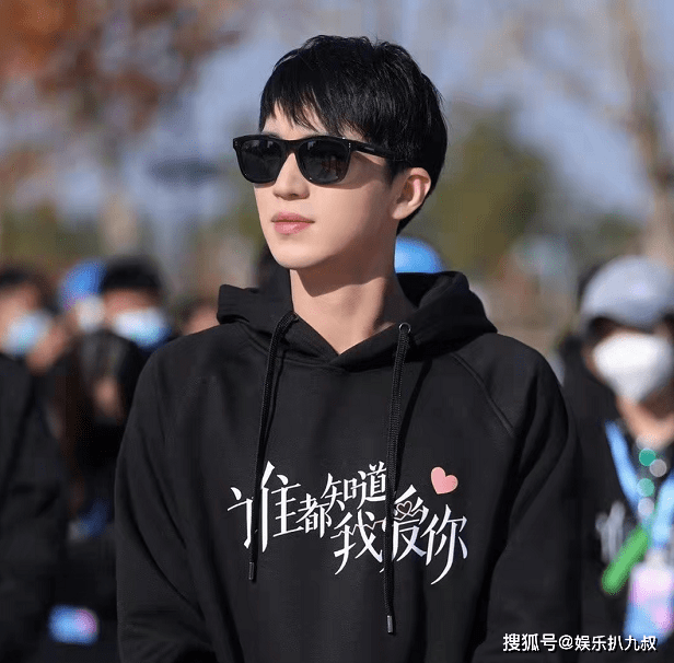 许魏洲|宋茜新剧《谁都知道我爱你》开机,搭档实力男神,路透状态好绝!