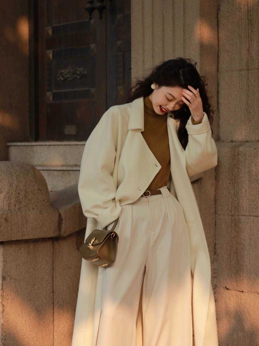 身材 微胖女生冬天怎么选裤子？这几条裤子遮肉显瘦又百搭，冬天穿刚好