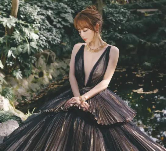 黄圣依 张嘉倪和黄圣依，这相差有点大啊！