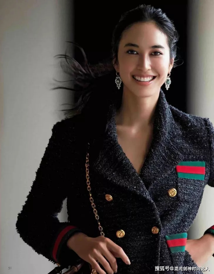 颜色 冬季穿搭“色彩和发型”才是重点，掌握这3个小思路，盲穿也时髦