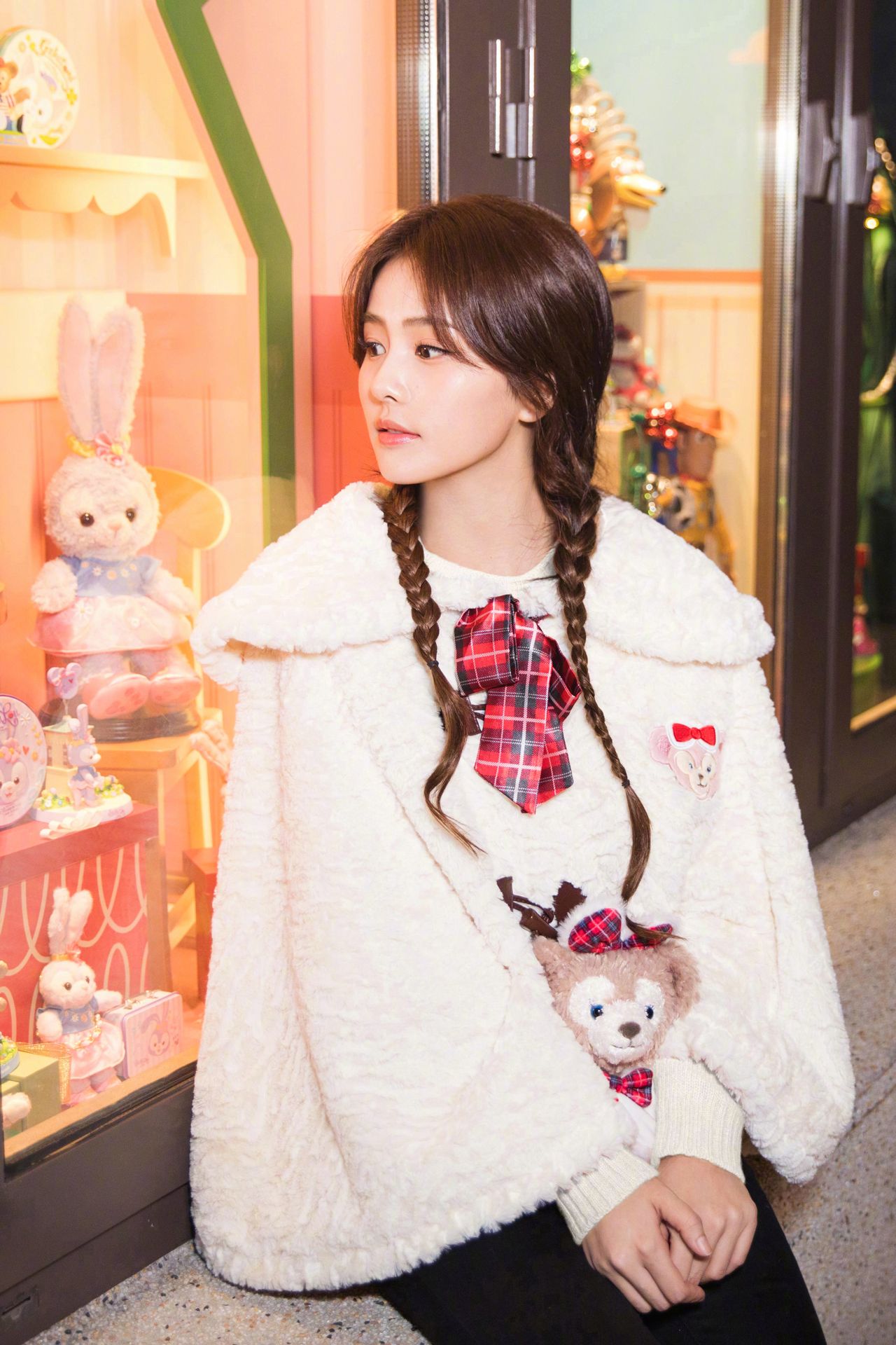 进行 冬季寒冷，解析了白鹿穿搭，表示好羡慕，有风度还有温度