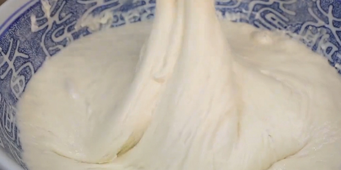 做法|早餐试试这样做,不用揉不用擀,筷子搅一搅,出锅香甜松软,真香